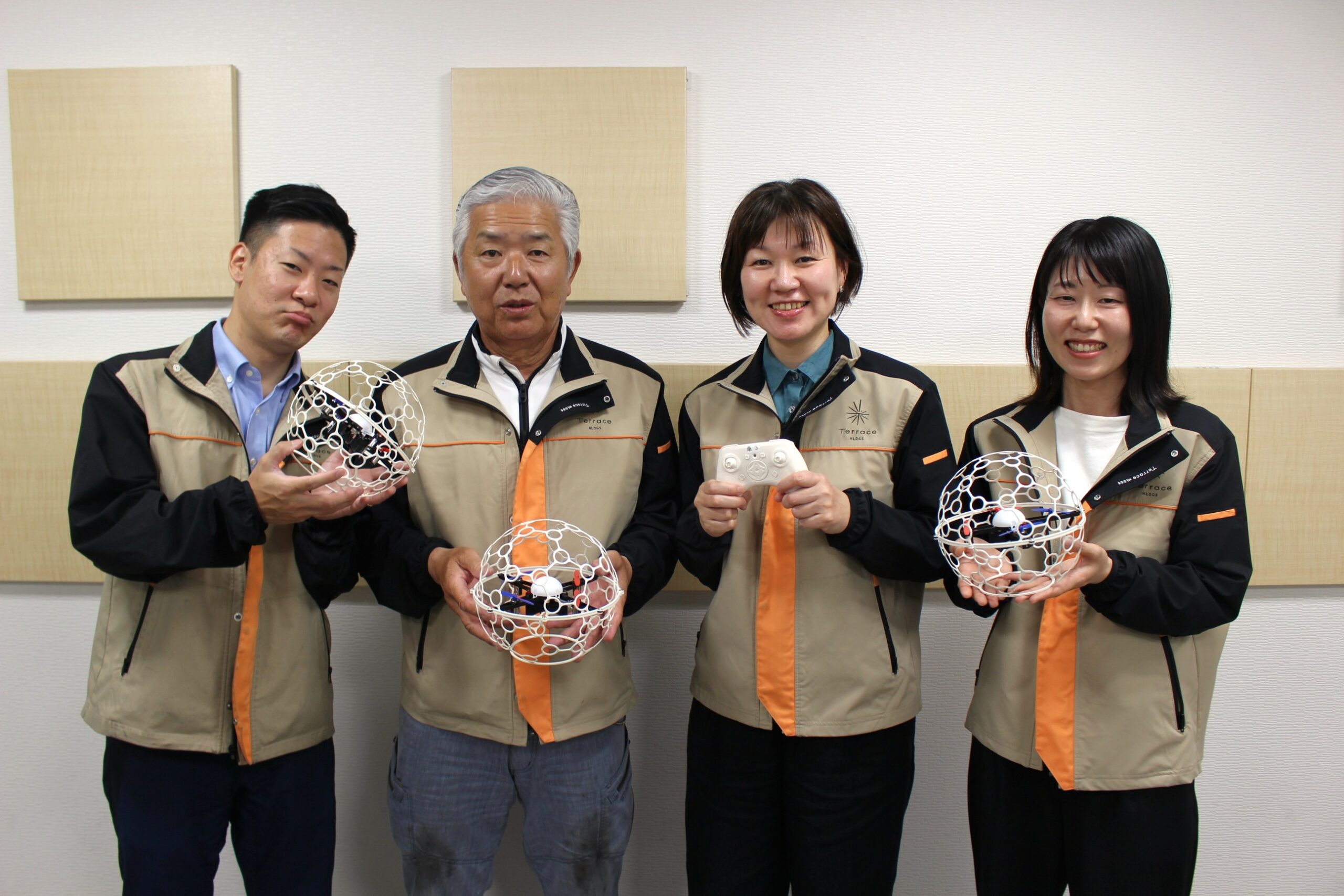 テラスホールディングス株式会社のドローンサッカーチームのメンバーの写真
